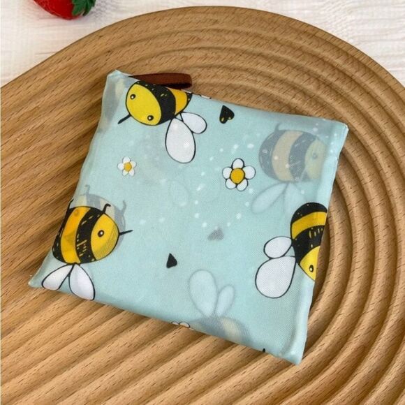 Bee 🐝 Pattern Tote Bag - Picture 2 of 5